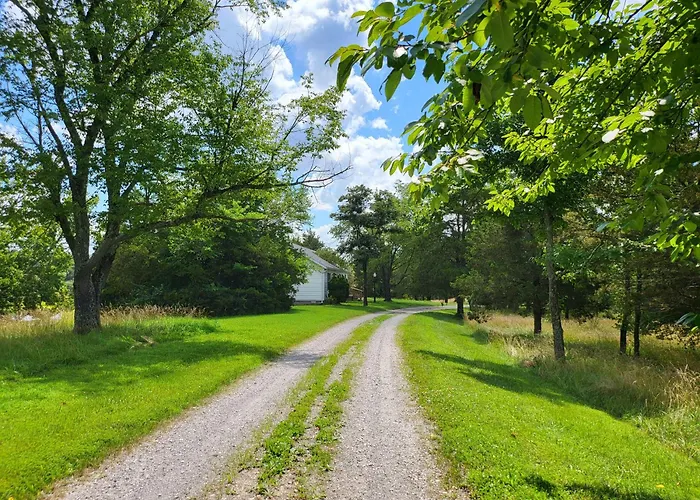 Pondview Escape A 75-acre Retreat *